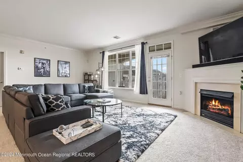445 Masterson Ct, Ewing, NJ 08618