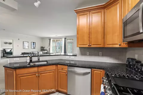 445 Masterson Ct, Ewing, NJ 08618 photo 8