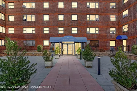 6515 E Blvd #9G, West New York, NJ 07093