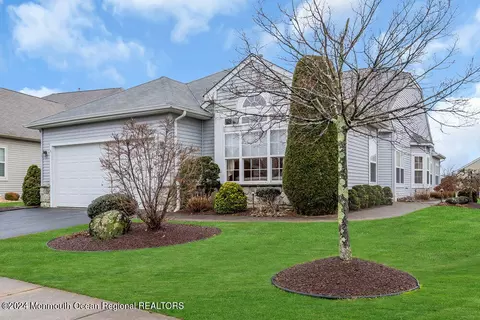 5 Ravello Rd, Manchester, NJ 08759