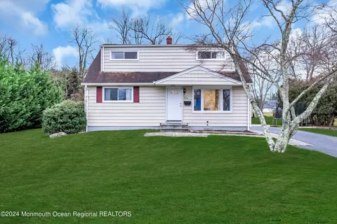 11 Carole Dr, Oakhurst, NJ 07755