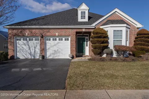 2 Plantation Way, Allentown, NJ 08501