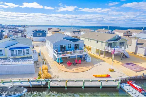 312 W Bayview Dr, Lavallette, NJ 08735