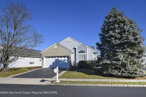 15 Tonbridge Ct, Toms River, NJ 08757