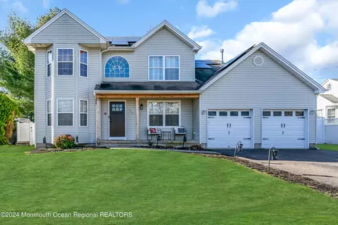 109 Bowsprit Rd, Stafford, NJ 08050