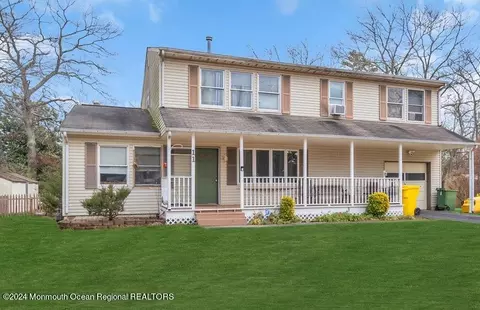 11 Colleton St, Lakewood, NJ 08701