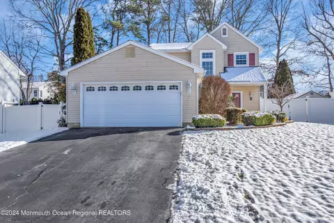 15 Reed Rd, Howell, NJ 07731