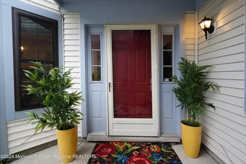 106 Old Orchard Ln #2402, Ocean, NJ 07712