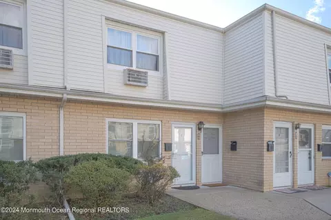 80 White St #C, Eatontown, NJ 07724