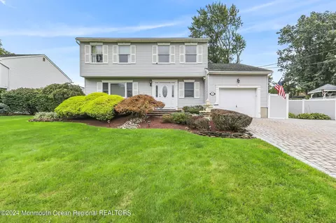 22 Bedle Rd, Hazlet, NJ 07730