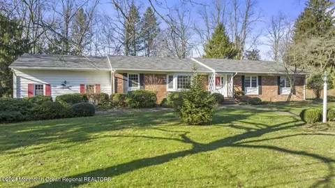 3 Sweet Briar Ln, Holmdel, NJ 07733