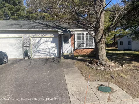 22 Ardmore St # B, Whiting, NJ 08759
