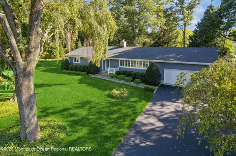 3 Country Ln, Holmdel, NJ 07733