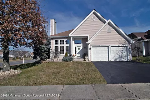 1 Deer Lake Ct, Barnegat, NJ 08005