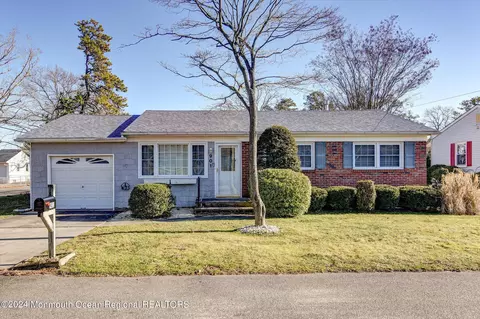 901 Cable Ave, Beachwood, NJ 08722