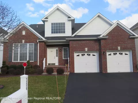356 Van Dusen Dr, Marlboro, NJ 07746