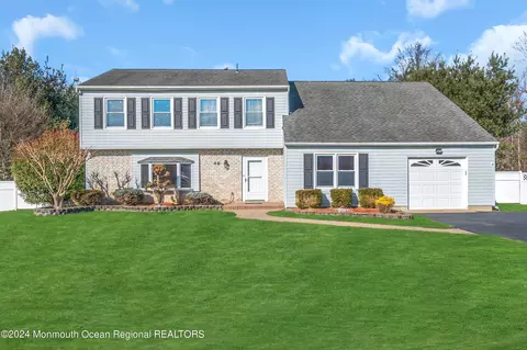 46 Devon Dr, Manalapan, NJ 07726