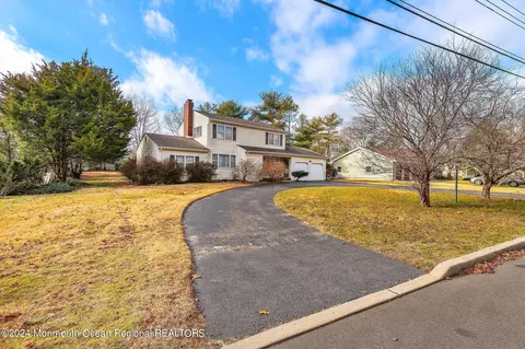 635 Holly Hill Dr, Brielle, NJ 08730