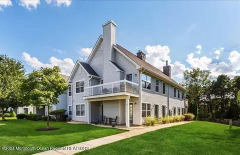 18 Des Moines Ct #40, Tinton Falls, NJ 07712