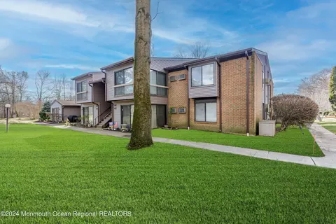 148 Lexington Ct #E, Red Bank, NJ 07701