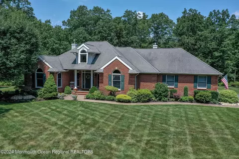 7 Teri Ct, Jackson, NJ 08527
