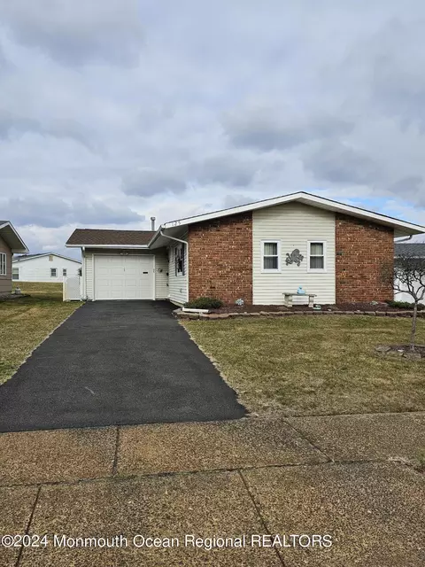 125 Central Blvd, Brick, NJ 08724