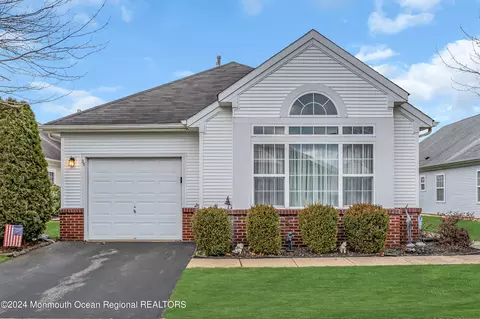 35 Provence Dr, Manchester, NJ 08759