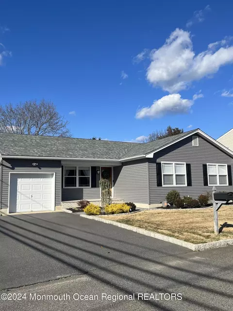 1252 Anchor Ave, Beachwood, NJ 08722