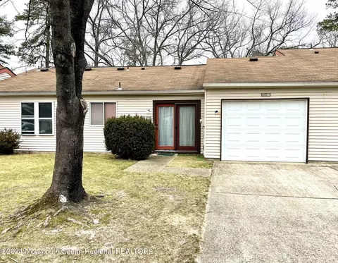 704 Liverpool Cir # B, Manchester, NJ 08759
