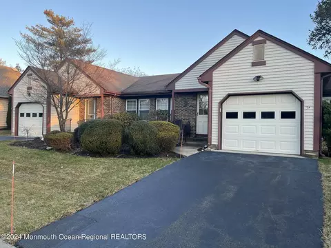 3 Benjamin Franklin Dr # A, Monroe, NJ 08831
