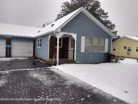 13 Moccasin Dr #C, Whiting, NJ 08759