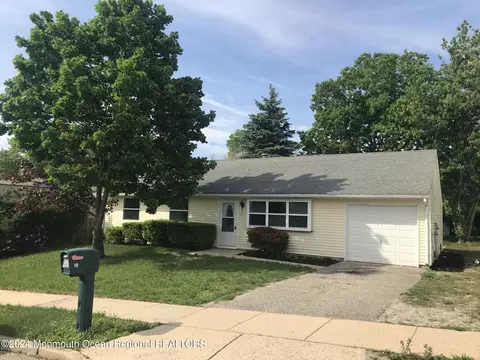 18 James Hollow Dr, Barnegat, NJ 08005