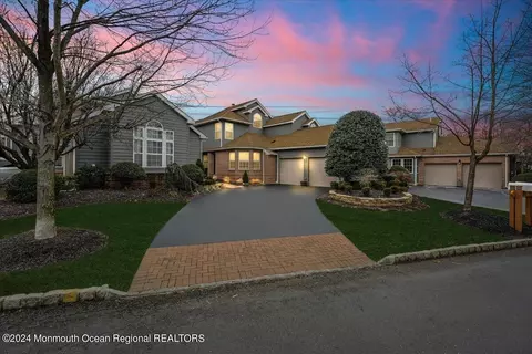 24 Fairway Blvd, Monroe, NJ 08831