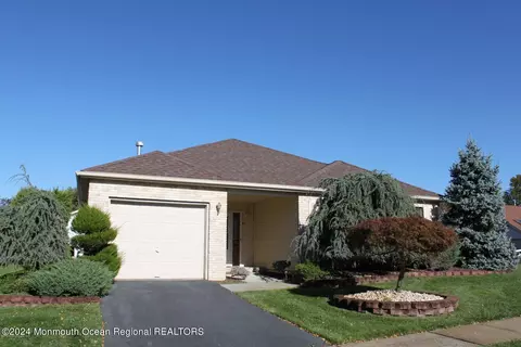 40 Coventry Ter, Marlboro, NJ 07746