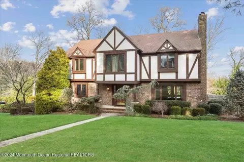 29 Foxwood Run, Middletown, NJ 07748