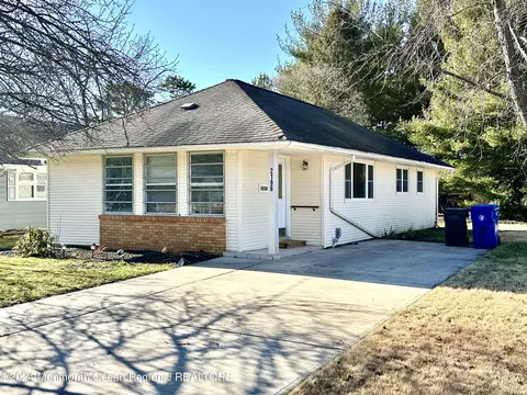 2196 Mt Carmel Blvd, Toms River, NJ 08753