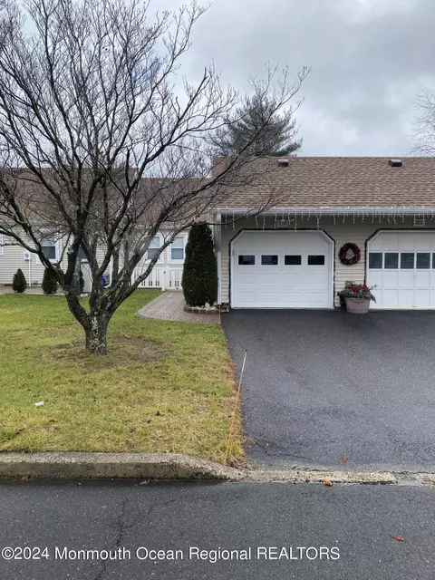 92 Halls Croft Rd #D, Freehold, NJ 07728