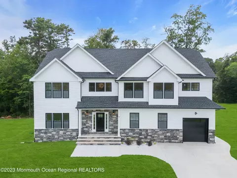 5 Rodeo Ct, Howell, NJ 07731