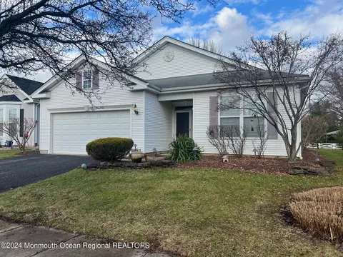 36 Bunker Hill Dr, Allentown, NJ 08501