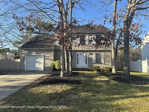 6 Atlantis Ave, Manahawkin, NJ 08050