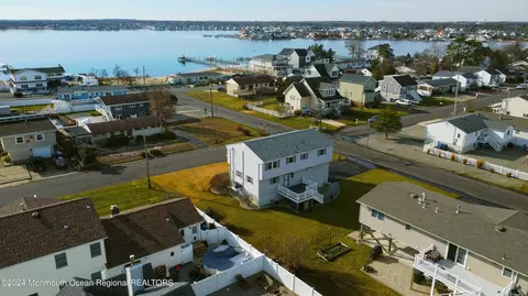 210 Riviera Dr, Toms River, NJ 08753