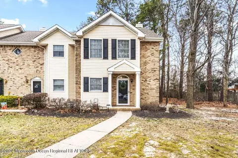 15 Weller Pl, Holmdel, NJ 07733