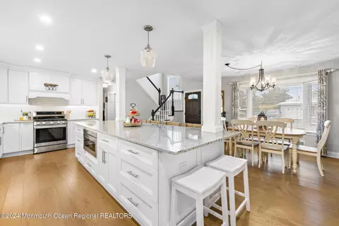 190 Pinewood Rd, Toms River, NJ 08753