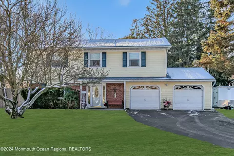 80 Newbury Rd, Howell, NJ 07731