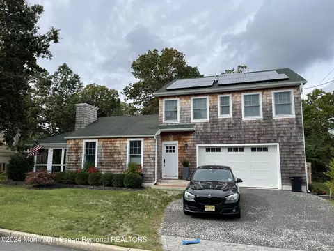 133 Oak Ave, Island Heights, NJ 08732
