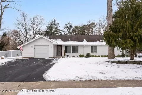 1 Liverpool Ct, Jackson, NJ 08527
