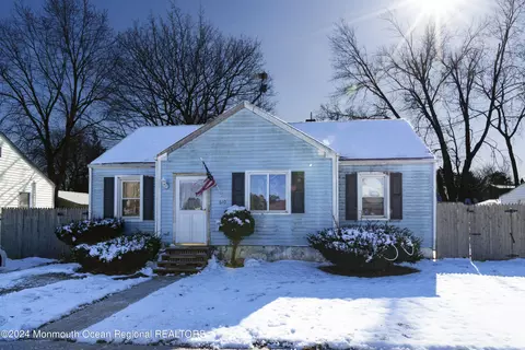 610 Chestnut St, Lakehurst, NJ 08733