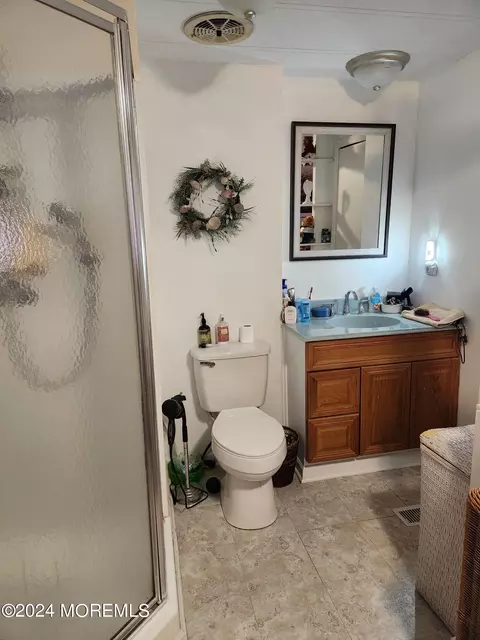 Bath - 8 Eagle Rd, Jackson, NJ 08527 photo 1 of 2