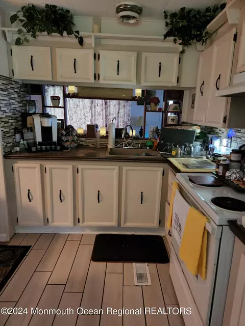 Kitchen - 8 Eagle Rd, Jackson, NJ 08527 photo 1 of 1