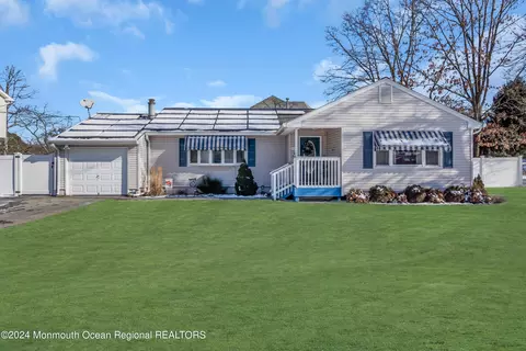 1100 Beacon St, Toms River, NJ 08757